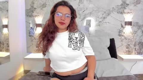 Snapshot of eva_luxi chatting on 05/05/26, 12:02 Eva online show from 05/05/26, 12:02