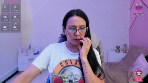 Snapshot of eva_mermaid chatting on 04/29/26, 04:00 Eva online show from 04/29/26, 04:00