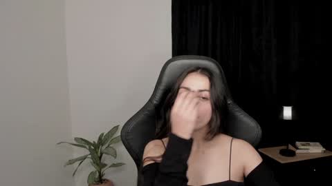 eva_monn online show from 01/15/25, 11:08