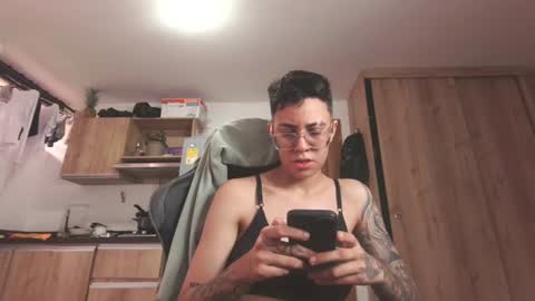 Snapshot of eva_monwalker chatting on 06/10/26, 01:21 Eva cute online show from 06/10/26, 01:21