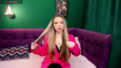 Eva 3 online show from 11/26/25, 01:39