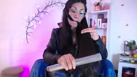 Eva Notty  online show from 09/18/25, 03:36