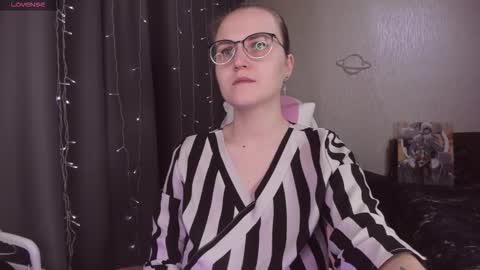 Eva online show from 11/28/25, 11:13