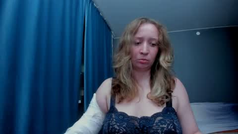 Snapshot of eva_rikchter chatting on 07/04/26, 08:04 Ice Goddess online show from 07/04/26, 08:04