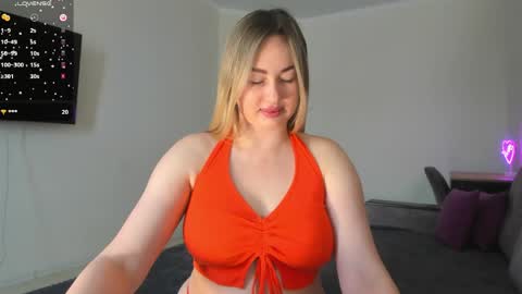 Snapshot of eva_rose7 chatting on 04/20/26, 09:01 Eva online show from 04/20/26, 09:01