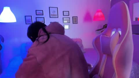 Eva   Emily online show from 10/16/25, 11:44