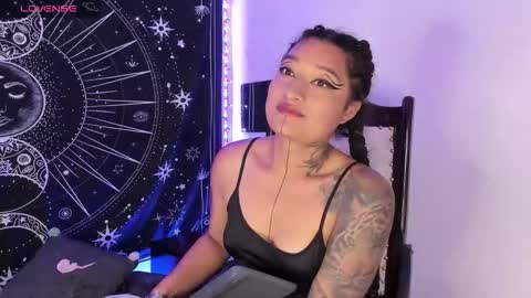 Snapshot of eva_sanderslee chatting on 10/19/25, 09:10 Eva  online show from 10/19/25, 09:10