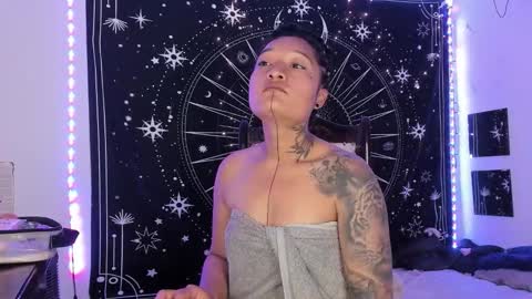 Eva  online show from 11/19/25, 08:47