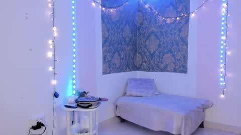 Snapshot of eva_sanderslee chatting on 04/11/26, 10:19 Eva online show from 04/11/26, 10:19