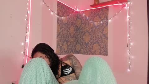 Snapshot of eva_sanderslee chatting on 05/12/26, 10:23 Eva online show from 05/12/26, 10:23