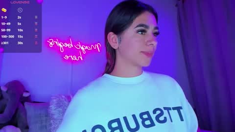 Eva Shinee online show from 10/23/25, 10:36