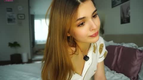 Snapshot of eva_zill_blossom chatting on 06/28/26, 09:48 Hello my name is Eva its my first day here online show from 06/28/26, 09:48