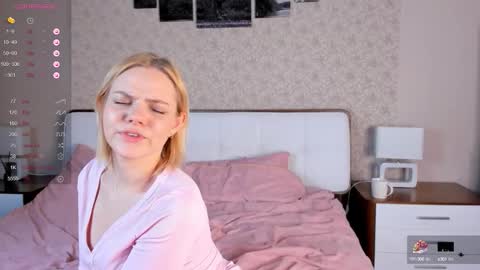 Snapshot of eva_zizixx chatting on 10/15/25, 02:06 Eva online show from 10/15/25, 02:06