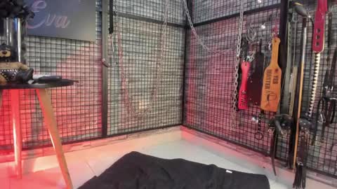 EVA INDEPENDENT MODEL online show from 04/04/26, 12:42