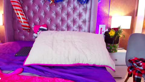 EVA CLOEE online show from 12/29/24, 03:54