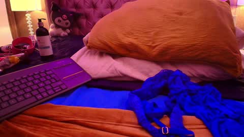 EVA CLOEE online show from 01/31/25, 08:11