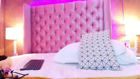 EVA CLOEE online show from 02/26/25, 08:15