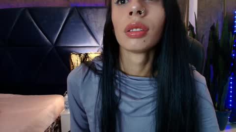 EVA CLOEE online show from 10/19/25, 04:02