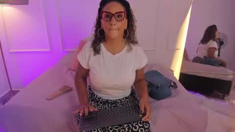 Snapshot of evaa_mills chatting on 04/29/26, 08:15 Eva online show from 04/29/26, 08:15