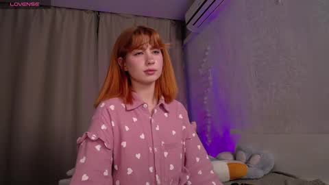 Snapshot of evaa_moonn_ chatting on 11/25/25, 05:24 Eva online show from 11/25/25, 05:24