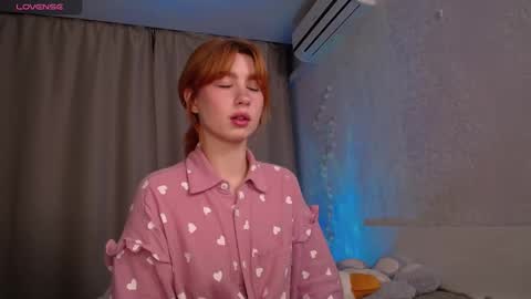 Snapshot of evaa_moonn_ chatting on 12/01/25, 09:36 Eva online show from 12/01/25, 09:36