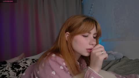 Snapshot of evaa_moonn_ chatting on 04/17/26, 10:07 Eva online show from 04/17/26, 10:07