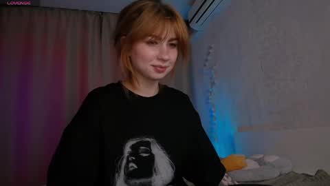 Snapshot of evaa_moonn_ chatting on 04/17/26, 10:35 Eva online show from 04/17/26, 10:35