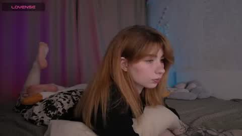 Snapshot of evaa_moonn_ chatting on 07/31/26, 03:33 Eva online show from 07/31/26, 03:33