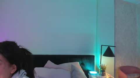 Snapshot of evaa_stevens chatting on 10/28/25, 11:47 julieth online show from 10/28/25, 11:47