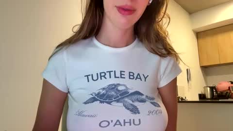 Snapshot of evaangelina_ chatting on 02/19/26, 09:00 Eva online show from 02/19/26, 09:00