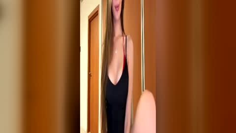 Snapshot of evaangelina_ chatting on 06/18/26, 10:03 Eva online show from 06/18/26, 10:03
