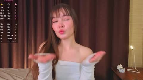 Snapshot of evabate chatting on 10/29/25, 10:39 Hi my name is Eva welcome online show from 10/29/25, 10:39