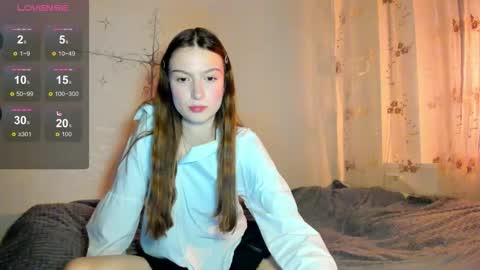 Hi Im Eva - welcome to my room online show from 11/08/25, 03:23