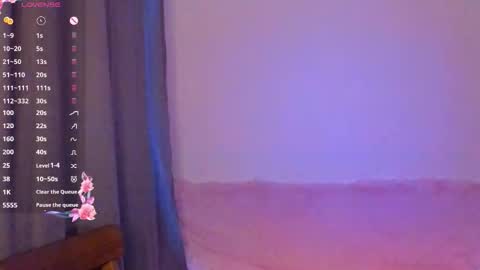 Snapshot of evabradly chatting on 10/27/25, 06:23 evabradly online show from 10/27/25, 06:23