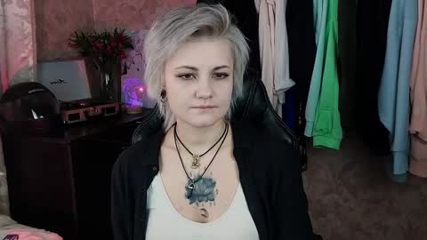 Snapshot of evabrownie chatting on 02/05/25, 09:57 Eva Brownie online show from 02/05/25, 09:57