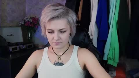 Snapshot of evabrownie chatting on 02/12/25, 09:52 Eva Brownie online show from 02/12/25, 09:52