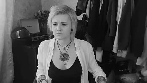 Snapshot of evabrownie chatting on 02/18/25, 08:27 Eva Brownie online show from 02/18/25, 08:27