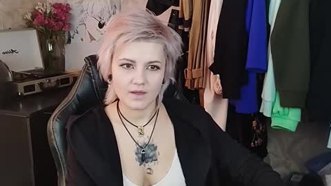 Snapshot of evabrownie chatting on 02/19/25, 10:34 Eva Brownie online show from 02/19/25, 10:34