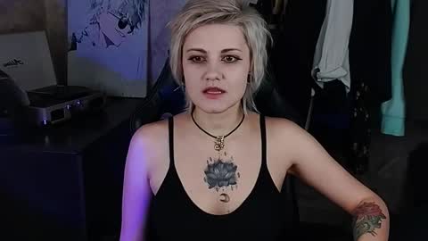 Snapshot of evabrownie chatting on 03/04/25, 02:10 Eva Brownie online show from 03/04/25, 02:10