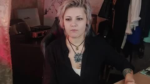 Snapshot of evabrownie chatting on 03/09/25, 11:47 Eva Brownie online show from 03/09/25, 11:47