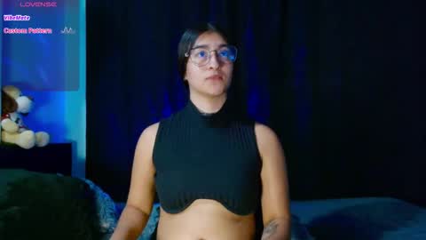 Snapshot of evah_lee chatting on 10/17/25, 04:48 Evah Lee online show from 10/17/25, 04:48