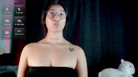 Snapshot of evah_lee chatting on 10/25/25, 03:58 Evah Lee online show from 10/25/25, 03:58