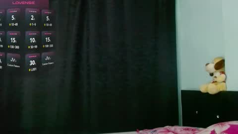 Snapshot of evah_lee chatting on 12/18/25, 04:07 Evah Lee online show from 12/18/25, 04:07