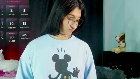 Snapshot of evah_lee chatting on 12/22/25, 04:09 Evah Lee online show from 12/22/25, 04:09