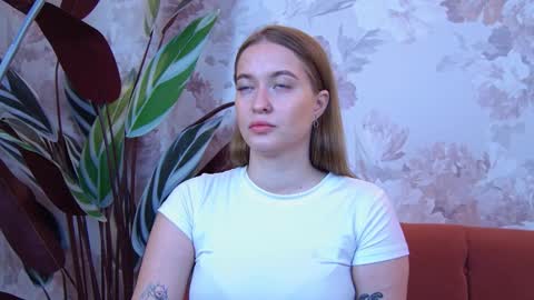 evahariss1 online show from 09/29/25, 06:07