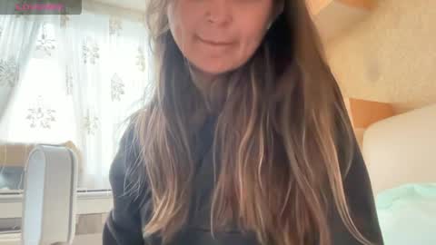 Snapshot of evahazardd chatting on 04/01/26, 11:33 EvaHazard online show from 04/01/26, 11:33