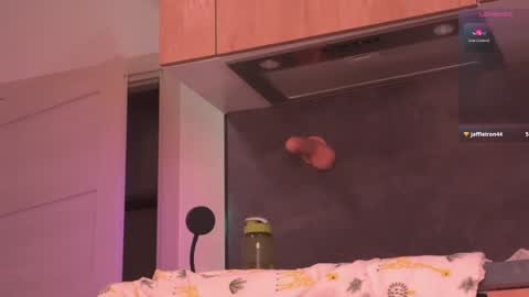 Snapshot of evahothead chatting on 01/02/25, 01:08 Eva here Wednesday till Sunday online show from 01/02/25, 01:08