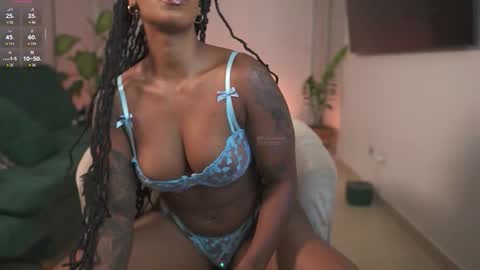 evajacksss_ online show from 11/13/25, 10:19