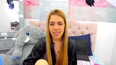 Snapshot of evaloviaa_ chatting on 02/26/25, 04:35 Eva online show from 02/26/25, 04:35