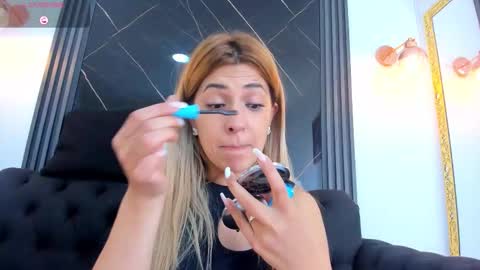 Snapshot of evaloviaa_ chatting on 10/07/25, 02:58 Eva online show from 10/07/25, 02:58